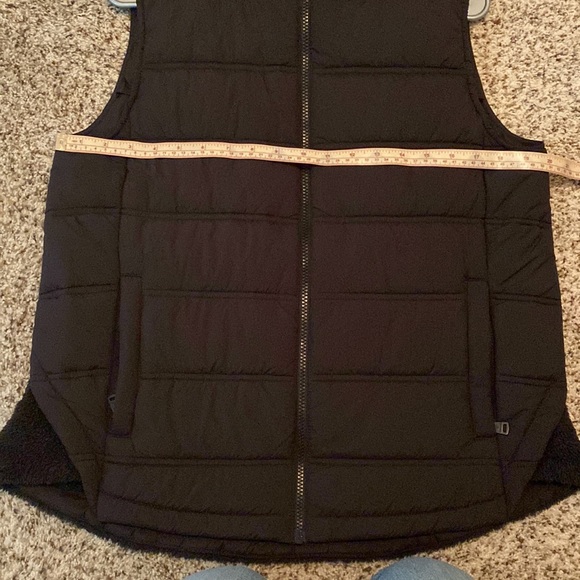 Bernardo Quilted Puffer Vest - Picture 11 of 13